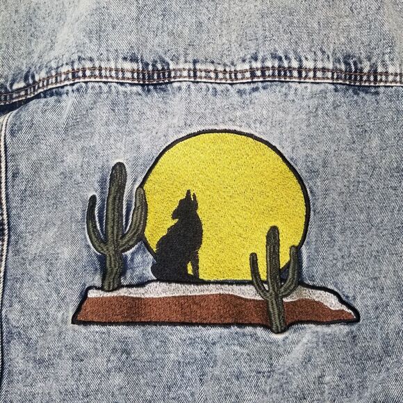 Forever 21 Plus Acid Wash Denim Jean Trucker Jacket Howling Wolf Back Patch 2X - Picture 3 of 11